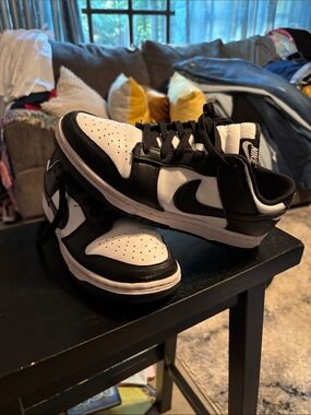 Nike Men’s Black and White Low Top Sneakers